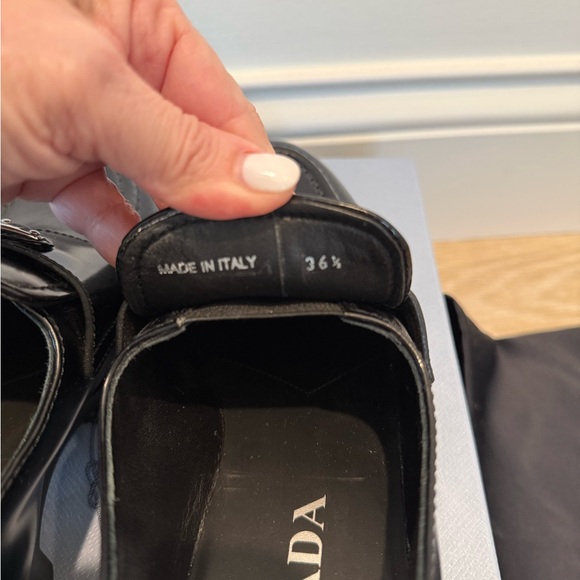 💎Authentic💎 Prada woman’s slip on Black Loafers Like New - Picture 9 of 13